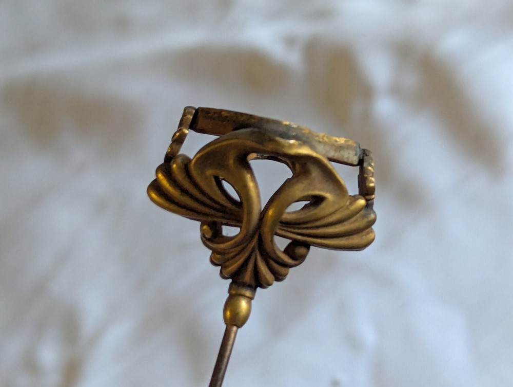 Art Nouveau yellow gold plated 9-inch vintage hat pin