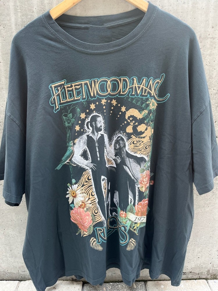 SALE Fleetwood Mac Rumours 90s black short sleeve Reprint T shirt vtg