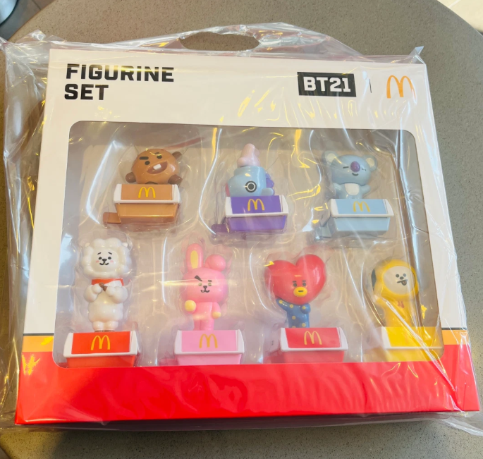 McDonald's x BT21 Figurine Set Collectors Kit, Limited Edition / FAST & SAFE