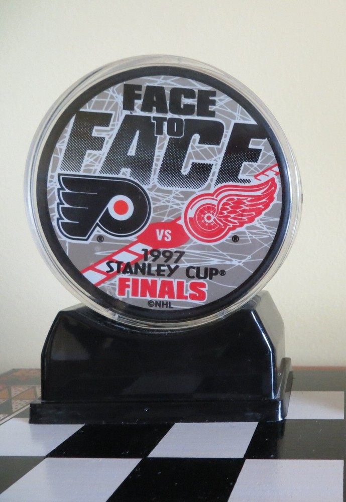 1997 Detroit Red Wings Phila Flyers Stanley Cup FINALS Face to Face Hockey Puck