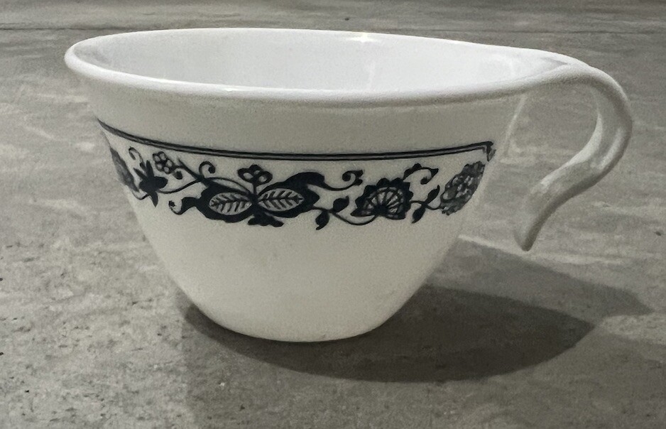 1 Corelle Old Town Blue Onion  Livingware Corning Hook Handle Coffee Tea Cup