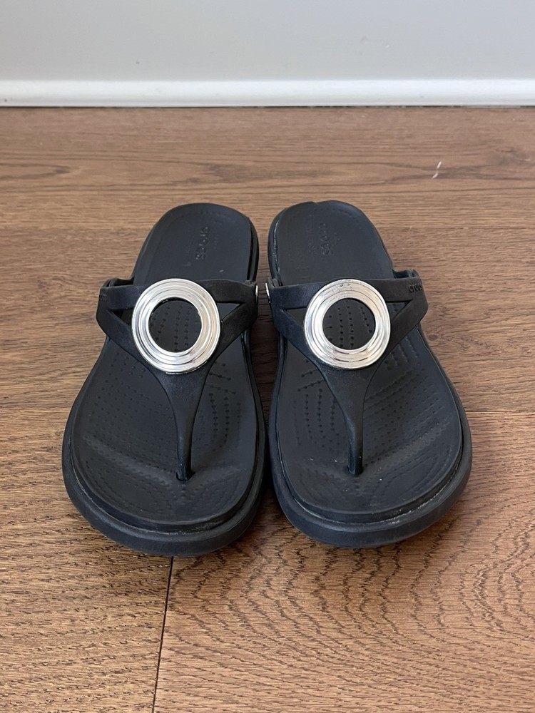 Crocs Sanrah Sandals Womens Size 8 Circle Comfort FlipFlops Thong Slip On Wedge