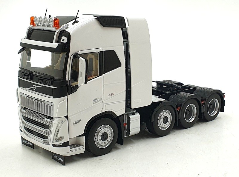 Marge Models 1/32 Scale 2322-01 Volvo FH5 8x4 Truck - Clear White