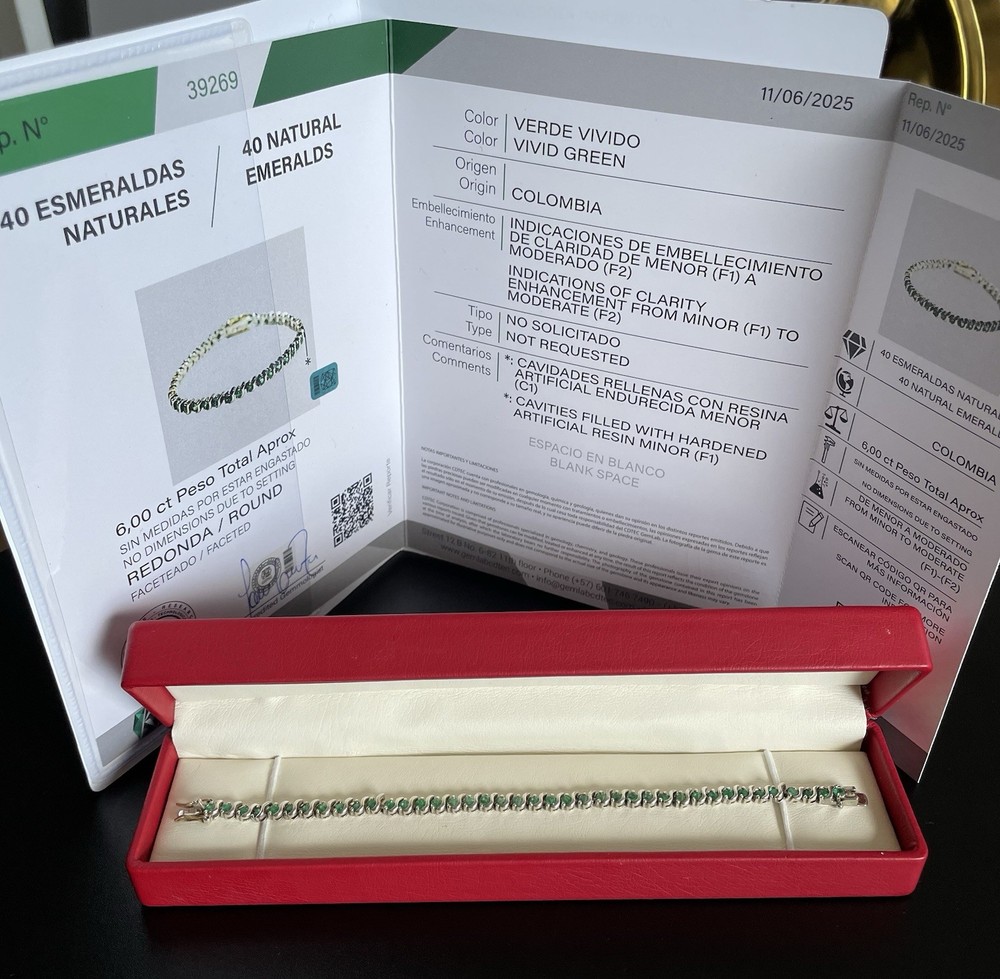 Natural Colombian Emerald silver bracelet with CDTEC certification 40 Emeralds