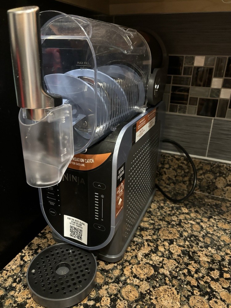 Ninja SLUSHi FS301 88 oz Frozen Drink and Slushie Maker Machine Pre-Owned