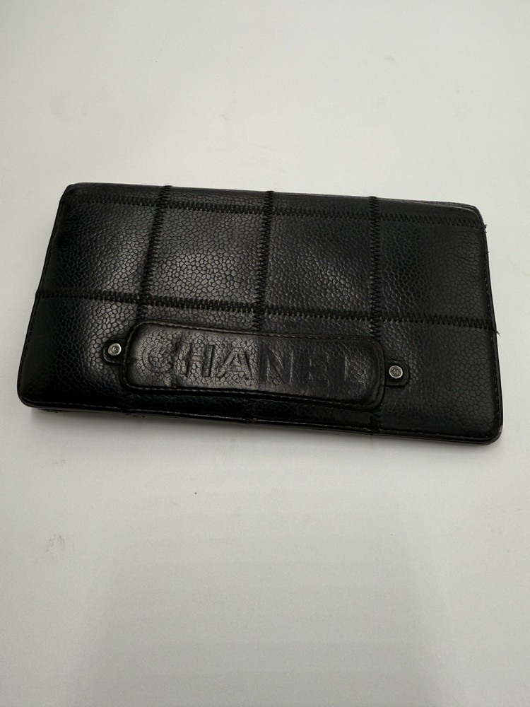 CHANEL Black Leather Bifold Long Wallet in Good Condition