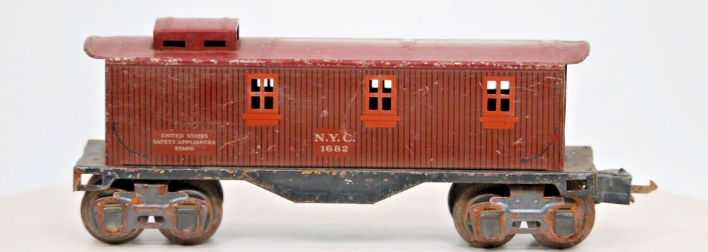 Vintage LIONEL Pre-War NYC Tin Caboose #1682 Toy Train