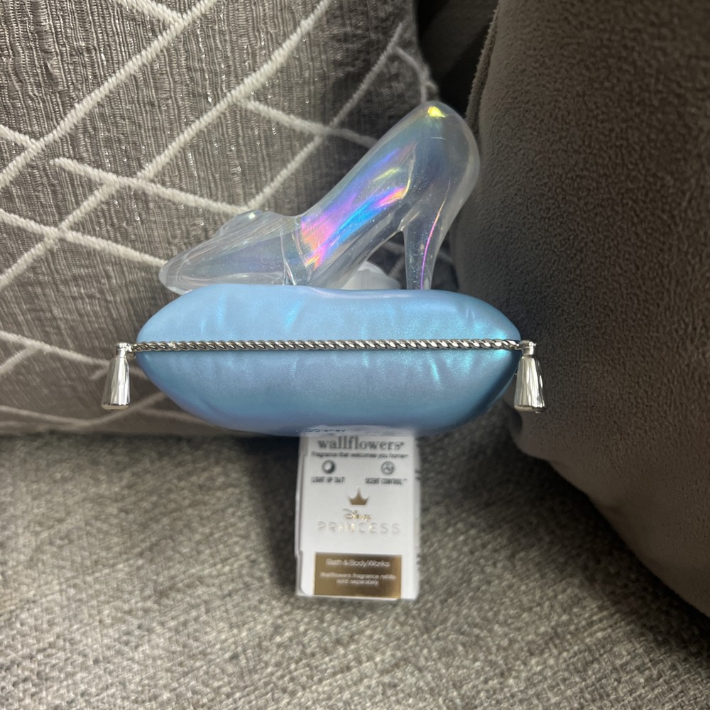 Bath & Body Works Disney Princess Cinderella Slipper Wallflower Plug In Light Up