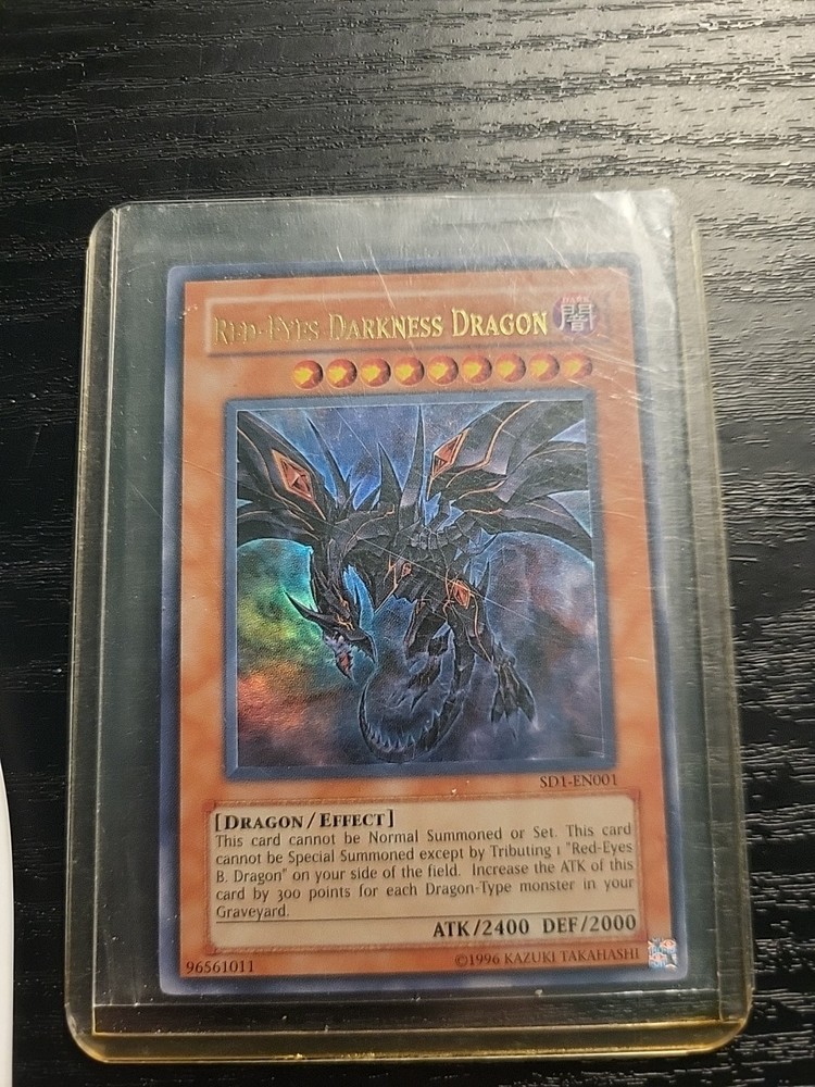 Red Eyes Darkness Dragon SD1-EN001 MINT Condition Hard Case Stored 25 Years