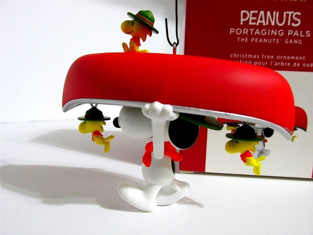 SNOOPY & Charlie Brown Peanuts Christmas Hallmark Ornament 2020 Figurine