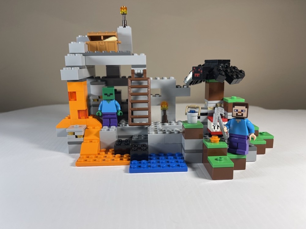 LEGO Minecraft The Cave 21113 Building Kit