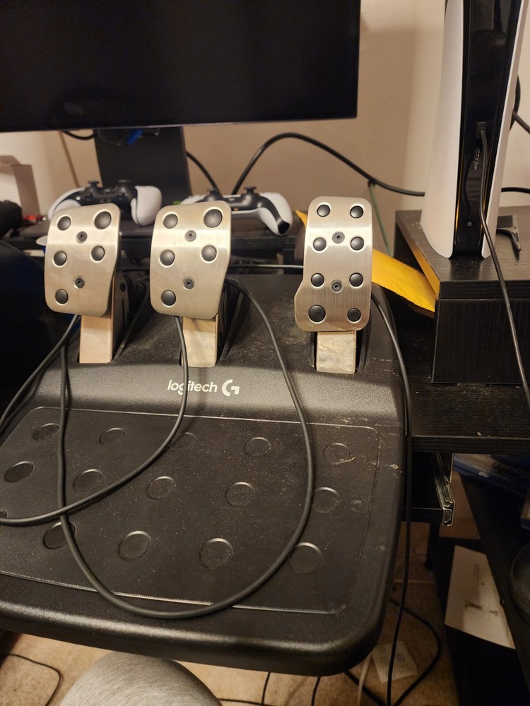 Logitech G29 Driving Force Racing Wheel - Black (941-000110)