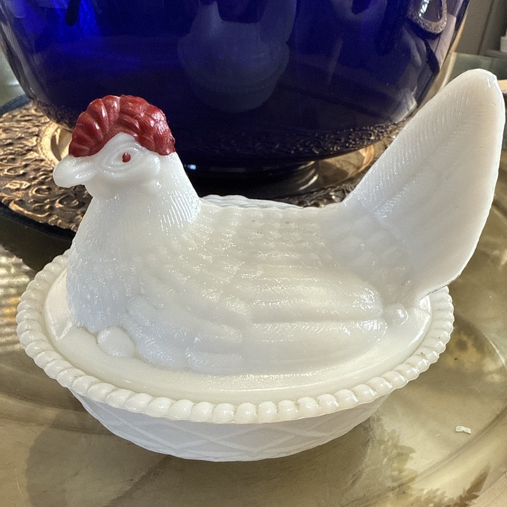 Vintage Westmoreland 5.5-Inch Milk Glass Hen on Nest Candy Dish