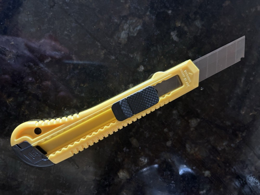 Utility Cutter W/snap Blades, 20 Pack