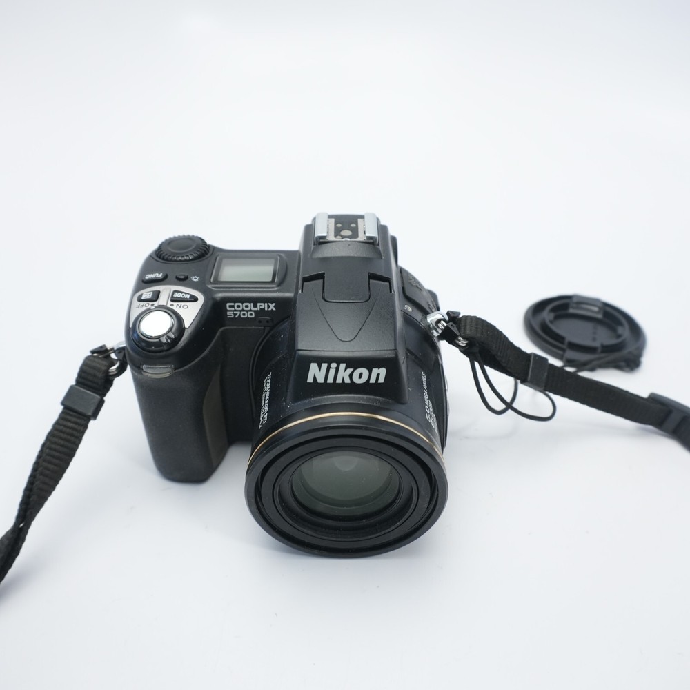 Nikon Coolpix 5700 Digital Camera 5MP 8x Zoom For Parts or Repair