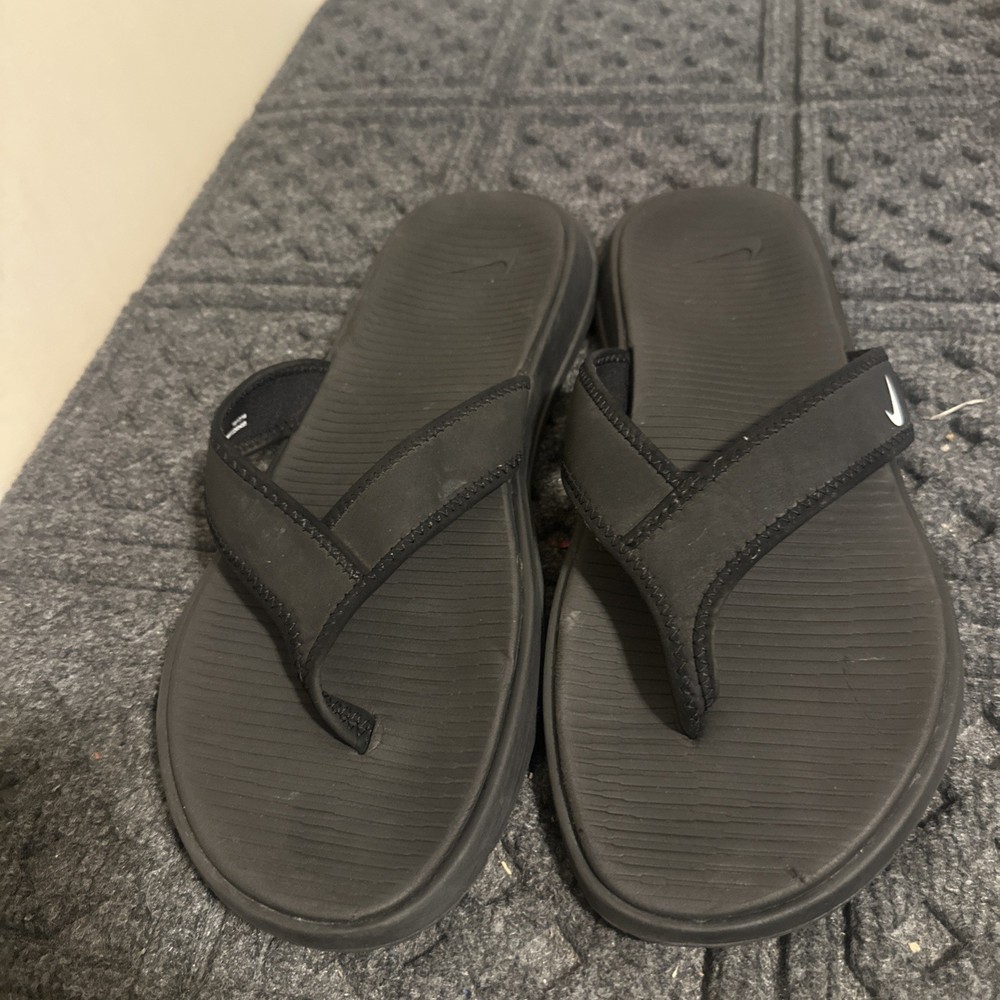 Nike Celso Mens Size 11 Thong Sandals Black and White