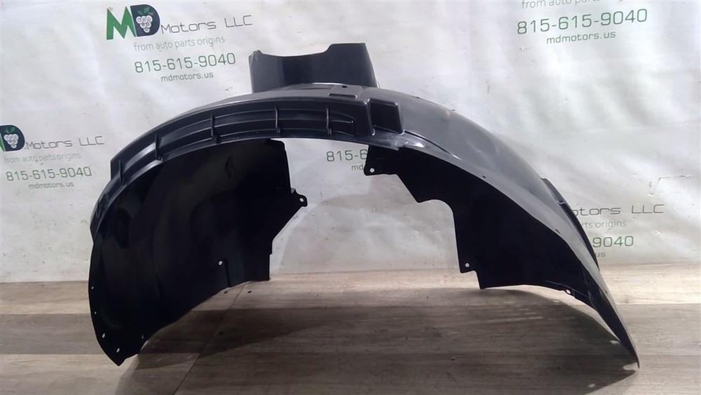 2017-2019 Volvo XC60 Right Front Fender Liner OEM 31694465