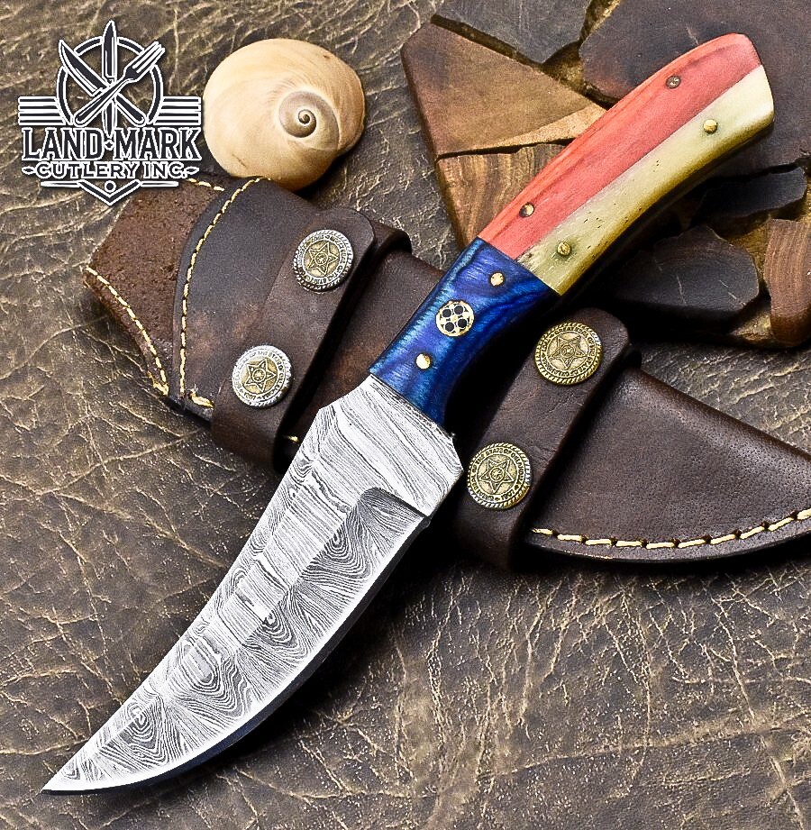 Stunning Custom Handcrafted Damascus Steel Hunting Skinner Knife with USA Flag Handle
