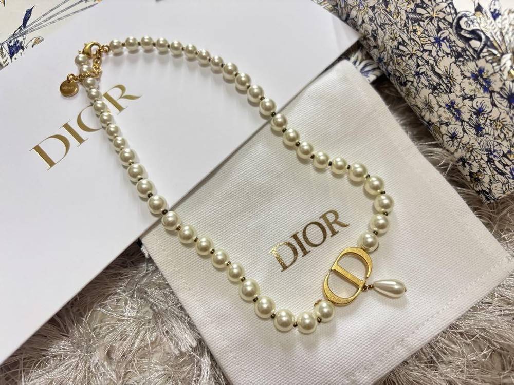 Dior Pearl Choker Necklace Elegant Timeless Jewelry