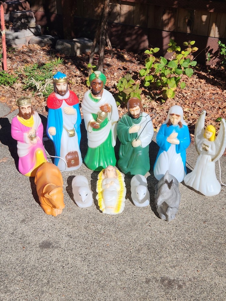 Vintage Empire Nativity Set 11 Piece Christmas Lighted Blow Mold Working