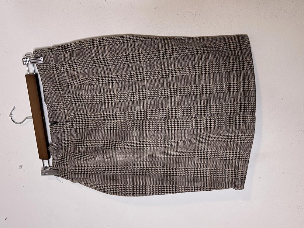 Active USA Plaid Skirt with Adjustable Tie in Size Large