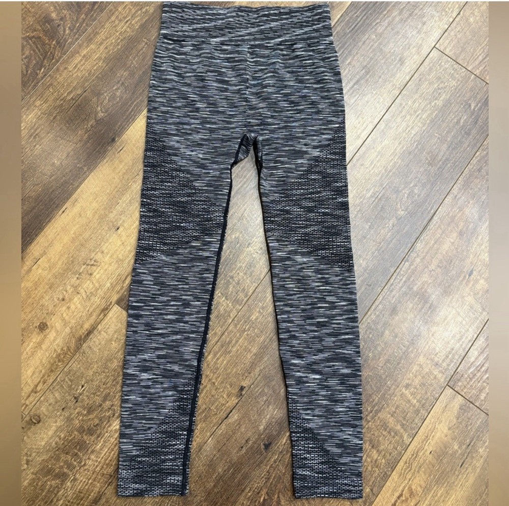Aerie Chill Play Move 7/8 Black Heathered Leggings Size M for Women