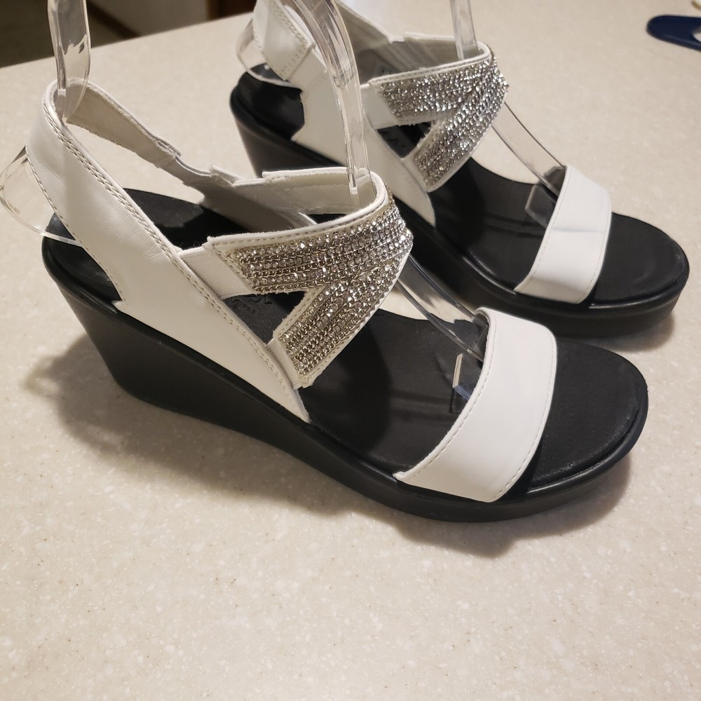 Skechers Rumble On Dreamy Days White Strappy Slip On Wedge Sandals Women’s Sz 6