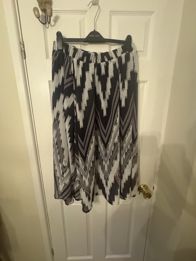Chic Aztec Pleated Midi Skirt for Women Size 20-24 Stylish Comfort