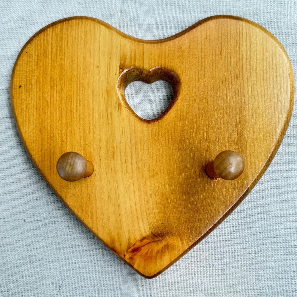 Vintage Solid Wood Heart Wall Hook Rack for Farmhouse Cottage Decor