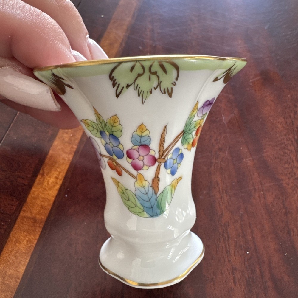 Herend Queen Victoria Mini Porcelain Vase 6434 Hand-Painted Hungary  