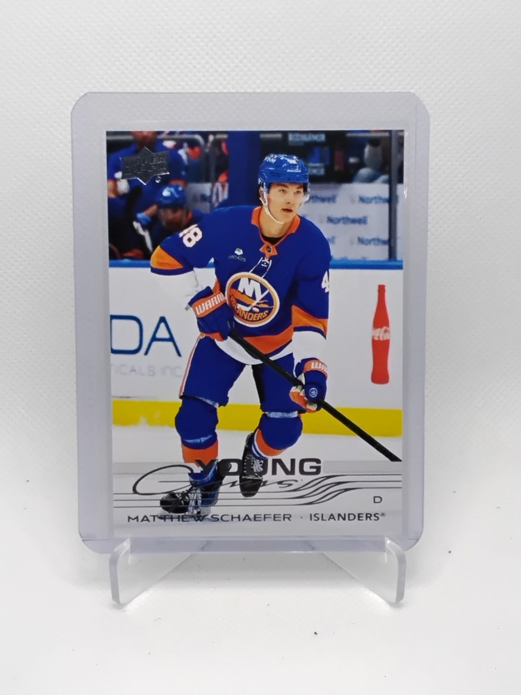 2025-26 Upper Deck Series 2 - Young Guns Matthew Schaefer #451 (RC) READ