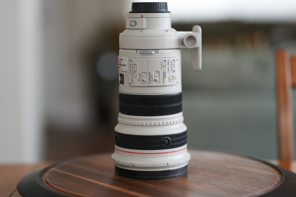Canon EF 300mm f/2.8L IS USM Telephoto Lens for Stunning Pro Photography