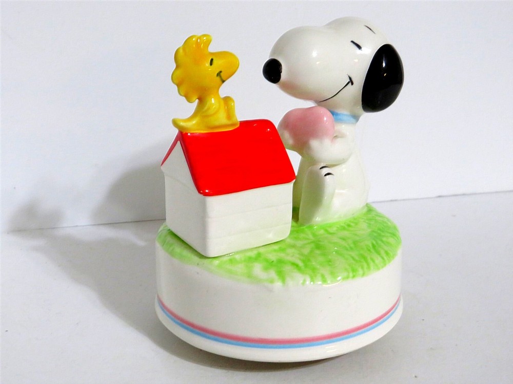 Vintage 1982 Schmid Ceramic Snoopy & Charlie Brown Peanuts Music Box Figurine