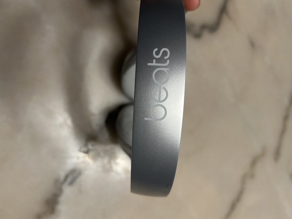 Beats Solo3 Wireless Bluetooth Over-Ear Headphones - Silver