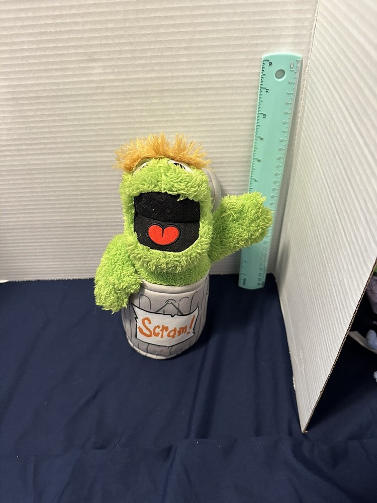 Kohl's Cares Oscar the Grouch Seasame Street 10in plushie Stuffed Toy