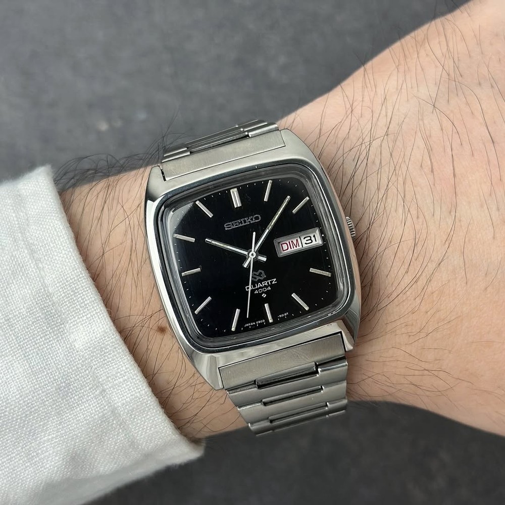 Rare Seiko SQ Quartz Black Dial Day Date Baton Index Square Vintage Watch Men