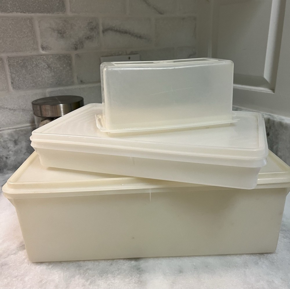 Tupperware Food Storage 3 Pieces with Lids Assorted Sizes