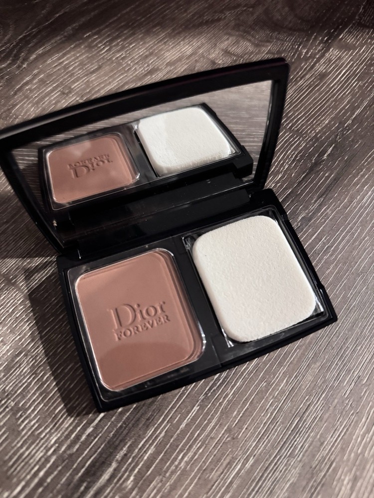 DIOR DiorSkin Forever Extreme Control Compact Foundation in 080 Original