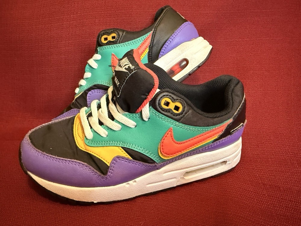 Nike Air Max 90’ SZ 3.5Y- BOYS -  Nike Air Retro 90s  “windbreaker low’ KIDS