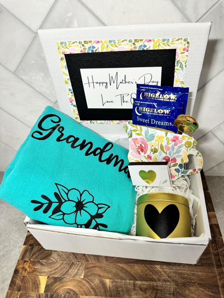 Personalized Mother's Day gift box for mom-image