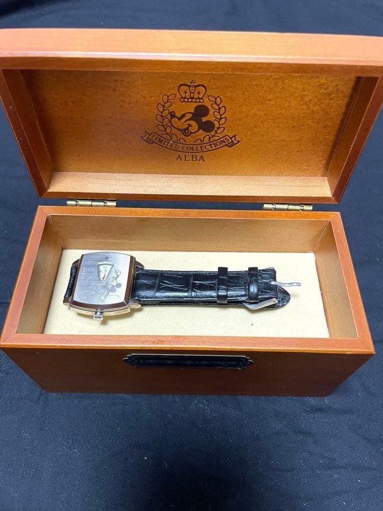 SEIKO ACAM001 Y204-5000 Disney Mickey Limited Manual Jump Hour Watch JPN