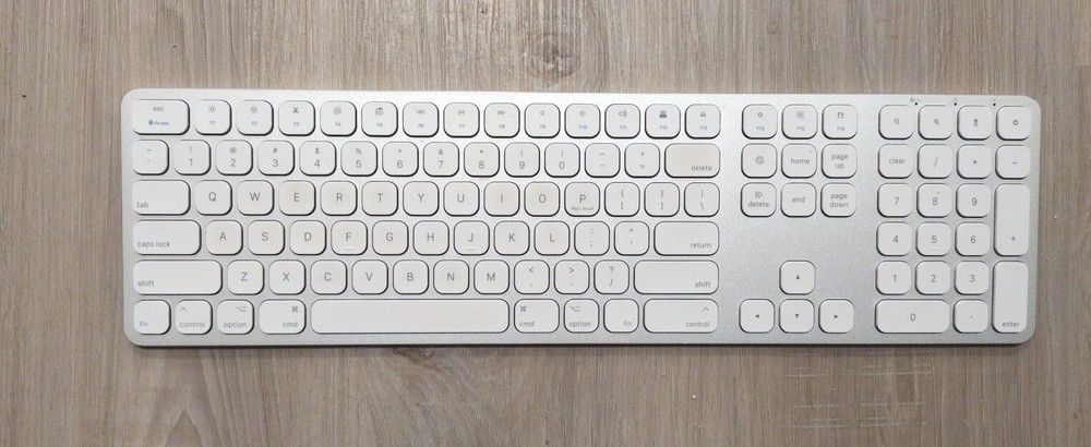 Macally Silver Aluminum Slim Bluetooth Keyboard with Backlit Keys for Computers