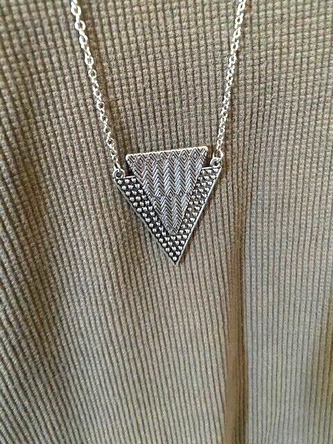 Paparazzi Ancient Arrow Silver Necklace W/Matching Earrings