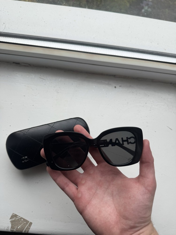 CHANEL  Women  Cat eye Sunglasses  With Case And Black