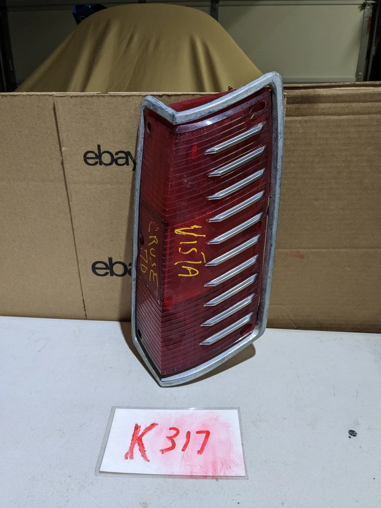 1970 71 72 OLDSMOBILE VISTA CRUISER ORIGINAL TAIL LIGHT BEZEL 5962422 - OEM
