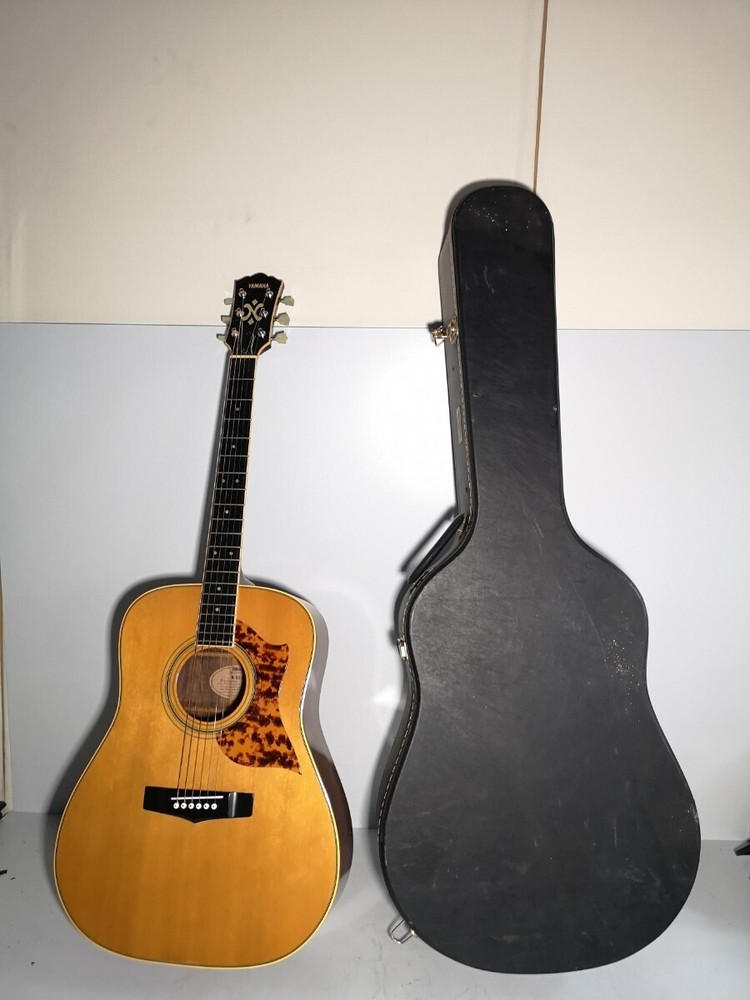 Yamaha N-500 Acoustic Guitar Used Beautiful Case Included