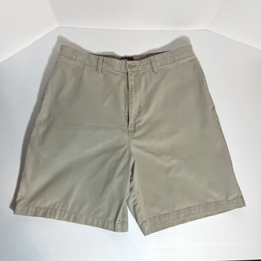 Tommy Hilfiger Flat Front 100% Cotton Chino Shorts in Sand Khaki. Men's 36