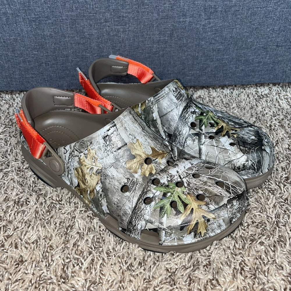 Men’s 8/Women’s 10 Crocs Classic All Terrain Realtree Edge Clogs