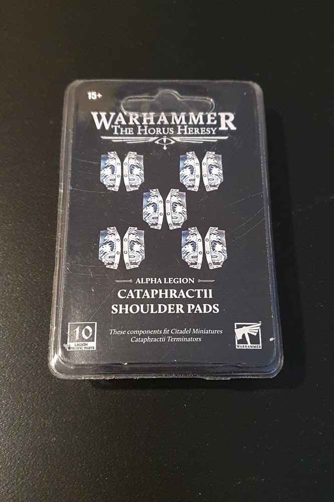 Almohadillas de hombro Warhammer Forgeworld Alpha Legion Cataphractii Herejía de Horus 1 de 2