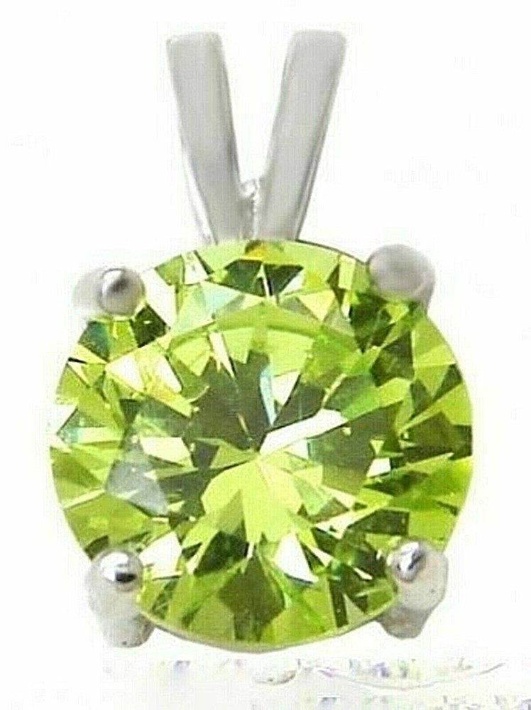 Peridot Solitaire Pendant Necklace in Sterling Silver - 7mm